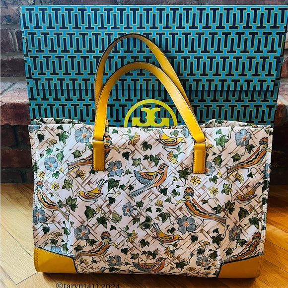 **SOLD**  Tory Burch Ella Nylon Large Tote - Picture 3 of 11